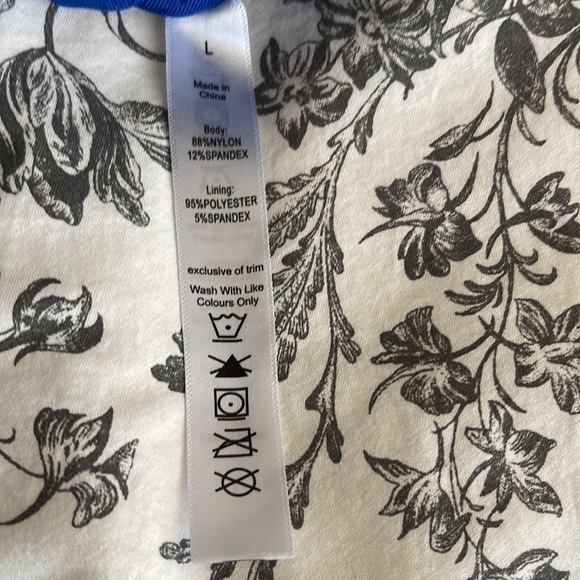 Sport bra activewear. Saina brand . Size L. Color red activer we have more color - Picture 10 of 11